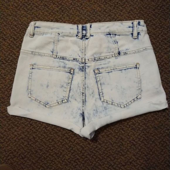 Light Blue Short Size US 7 - Picture 2 of 3